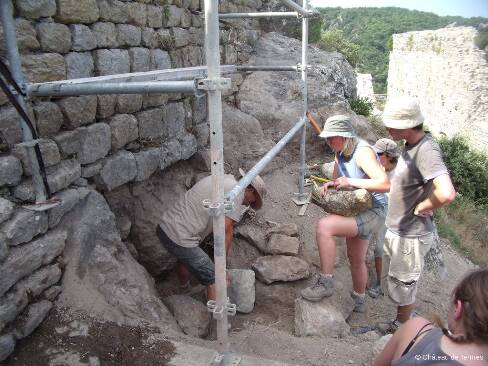 les bnvoles en action au chteau de Termes !